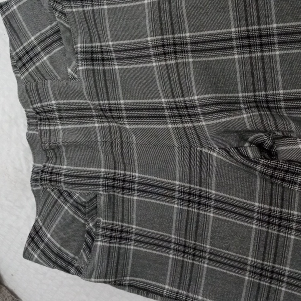 A pair of the cutest plaid leggings/pants.